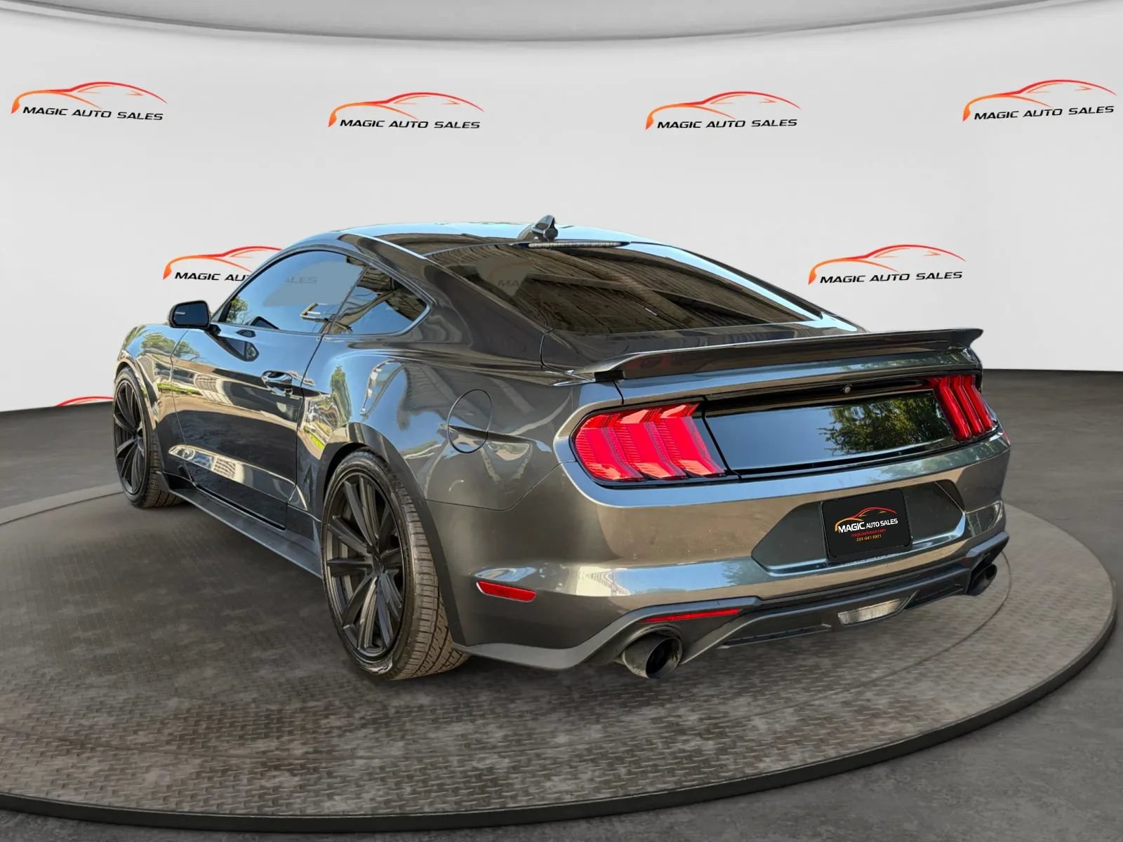Used 2020 Ford Mustang Coupe RWD image 8