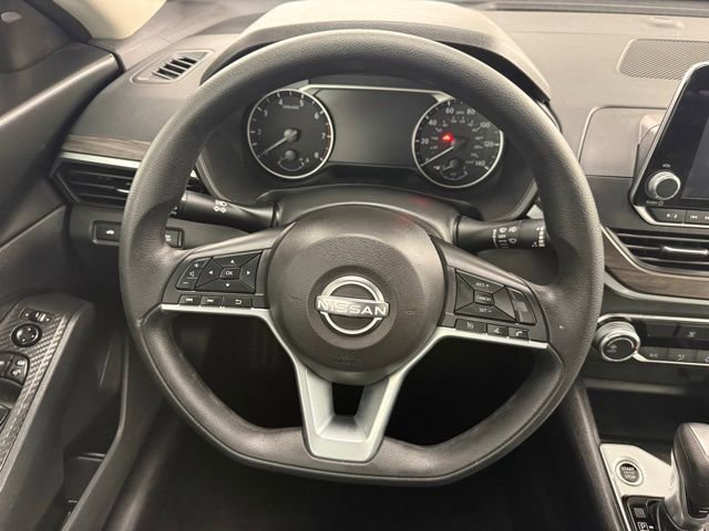 Used 2025 Nissan Altima 2.5 SV image 16