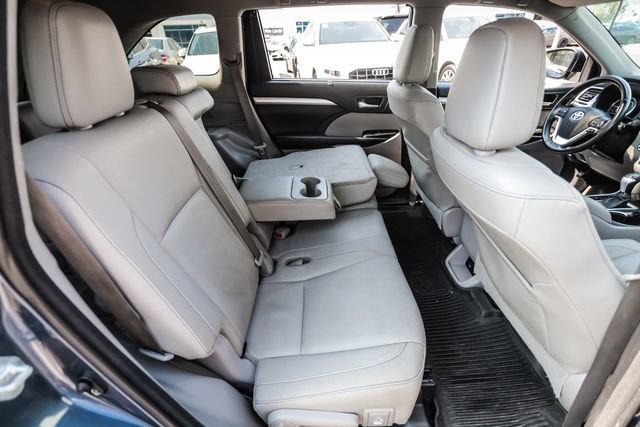 Used 2017 Toyota Highlander XLE AWD/4WD image 58