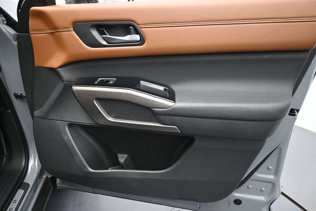 Used 2025 Nissan Pathfinder Platinum FWD image 34