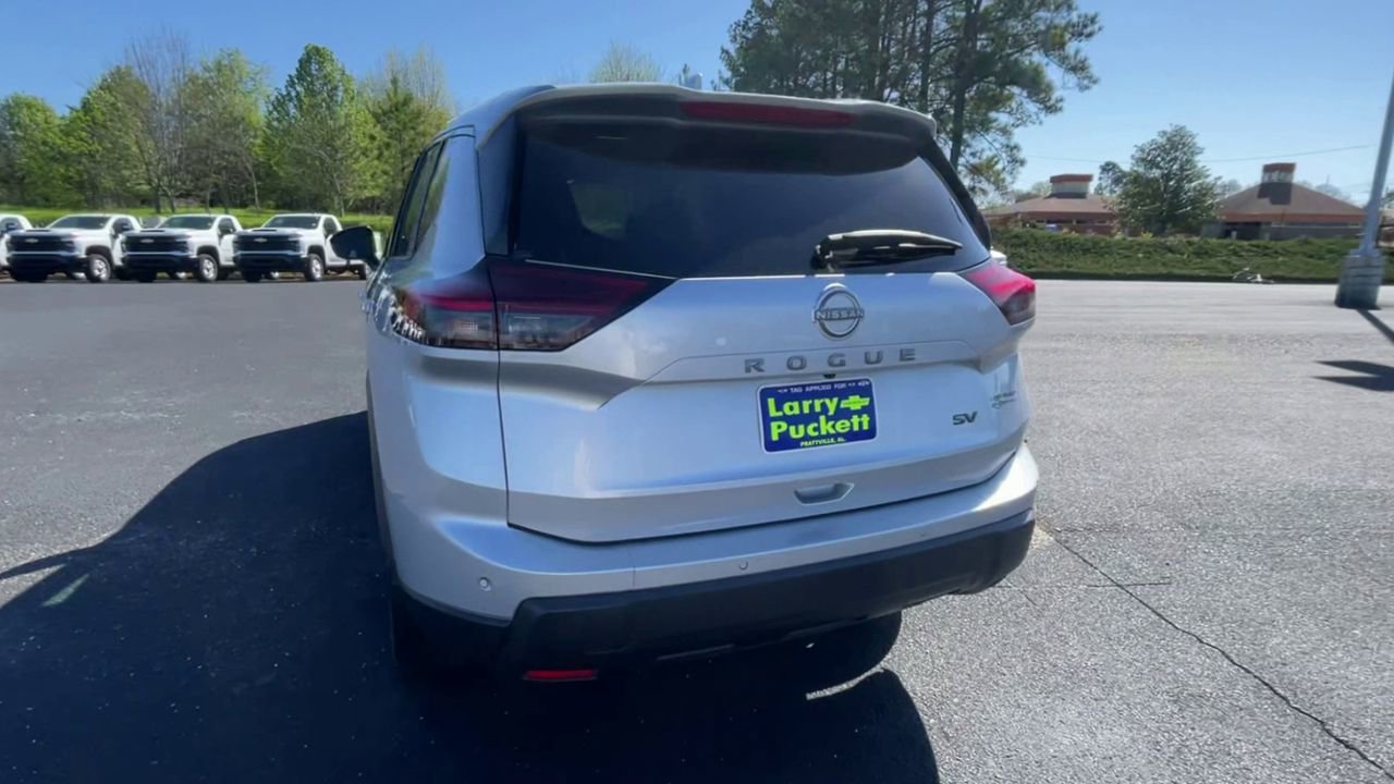 Used 2024 Nissan Rogue SV FWD image 7