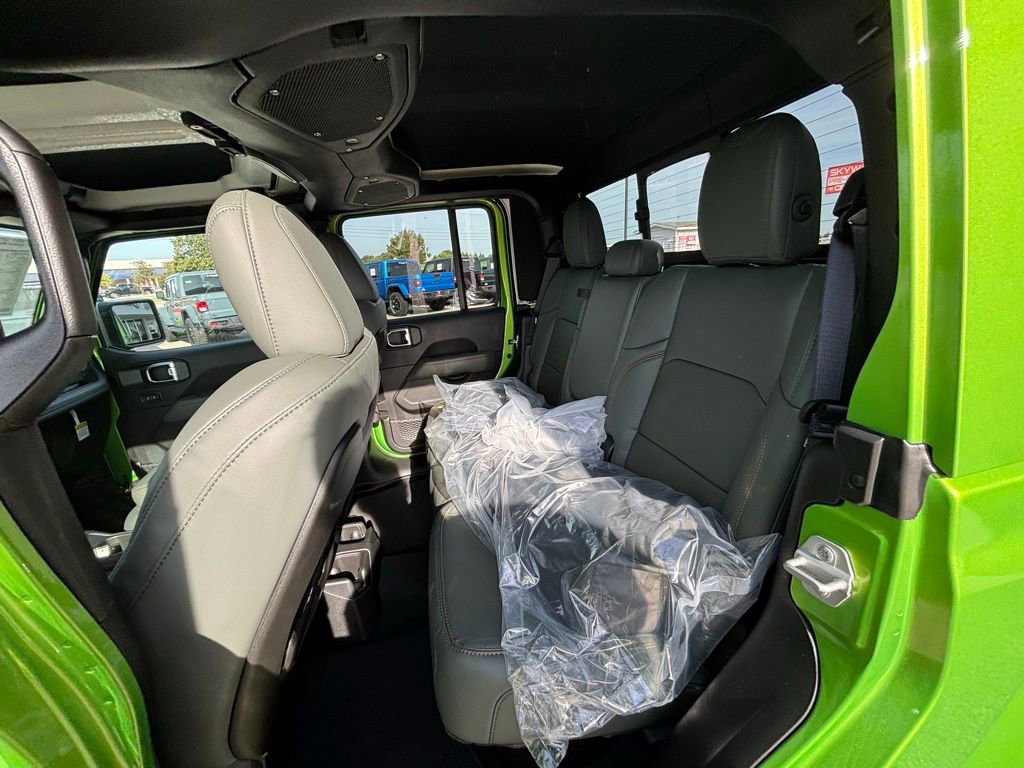 New 2025 Jeep Gladiator Mojave image 12