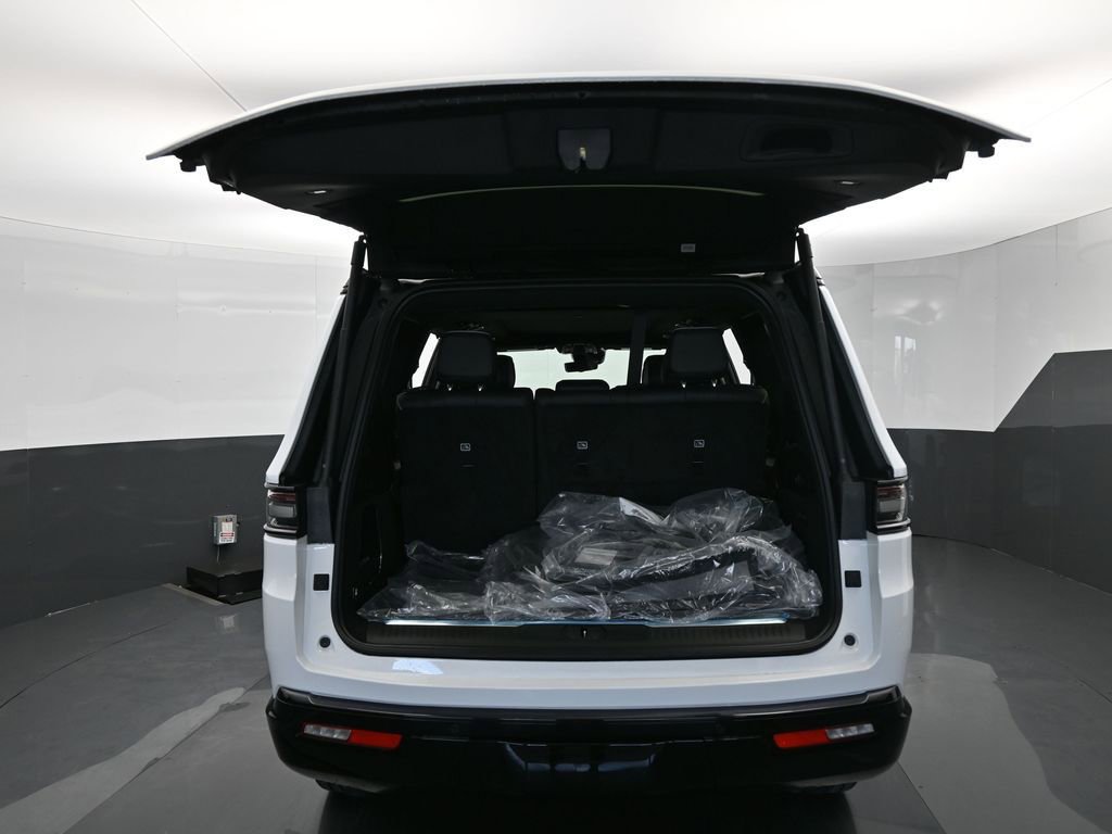 Used 2024 Jeep Grand Wagoneer Series II w/ Quick Order Packagew 28T image 40