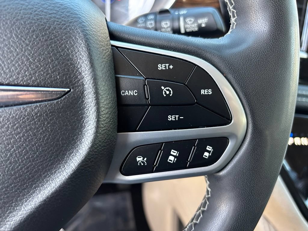 Used 2023 Chrysler Pacifica Limited FWD image 14