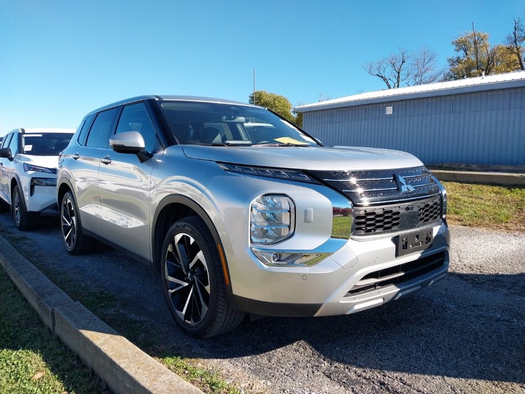 Used 2024 Mitsubishi Outlander SE