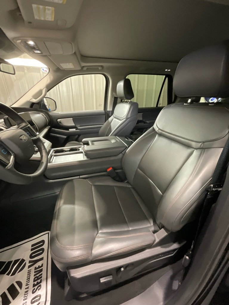 Used 2025 Ford Expedition Active image 10