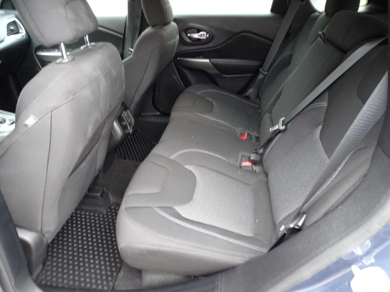 Used 2021 Jeep Cherokee Sport w/ Popular Appearance Group image 29