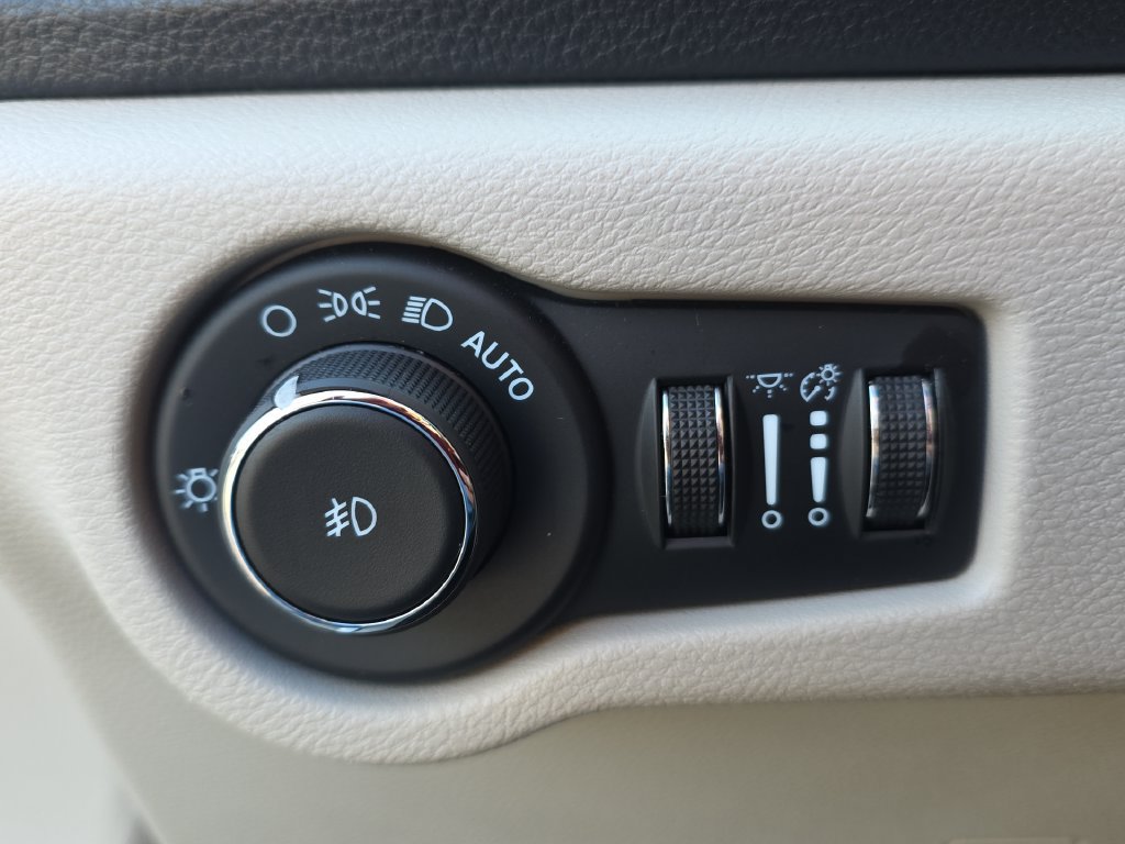 Used 2024 Chrysler Pacifica Touring-L FWD image 20