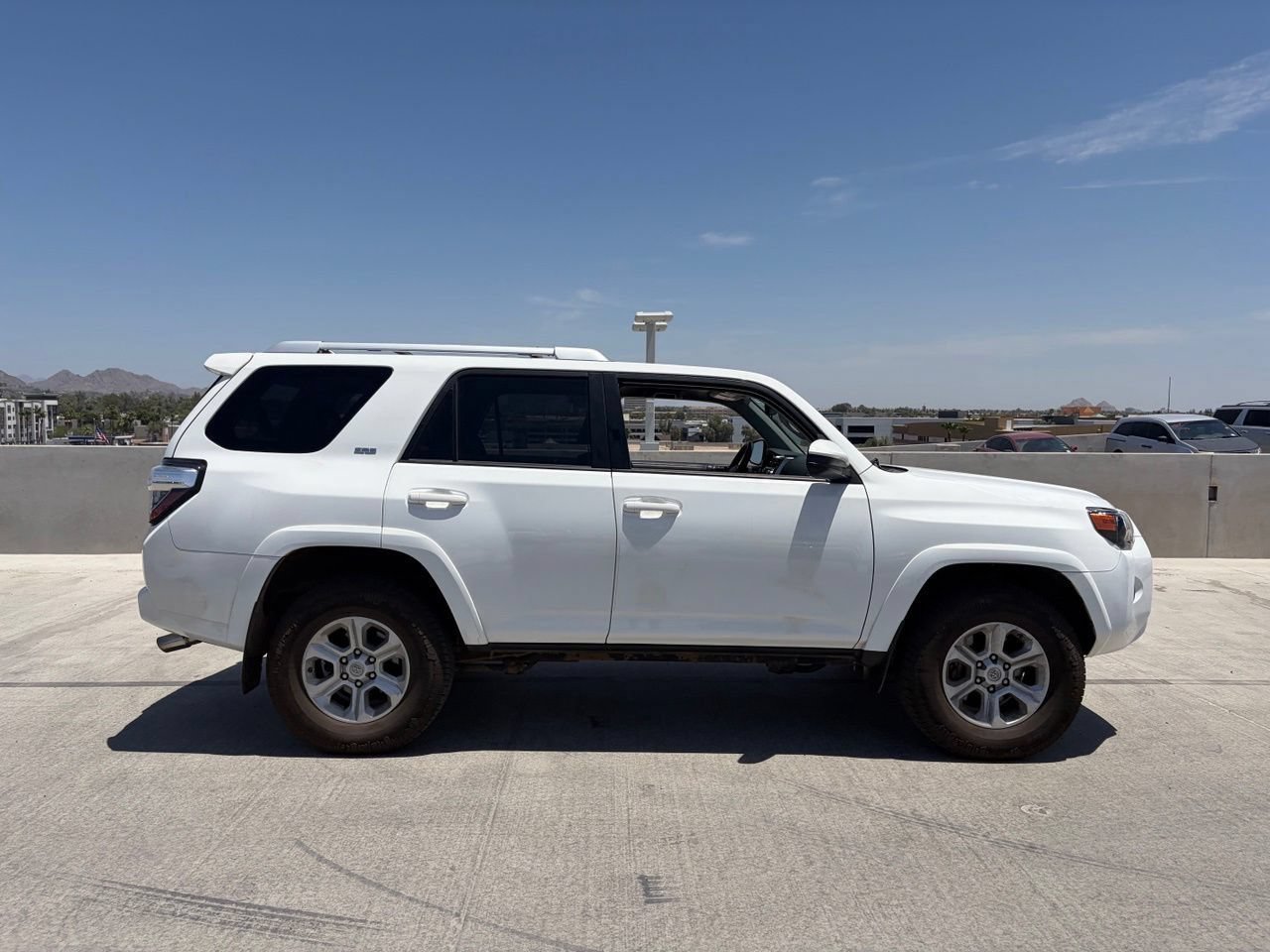 Used 2018 Toyota 4Runner SR5 AWD/4WD image 3