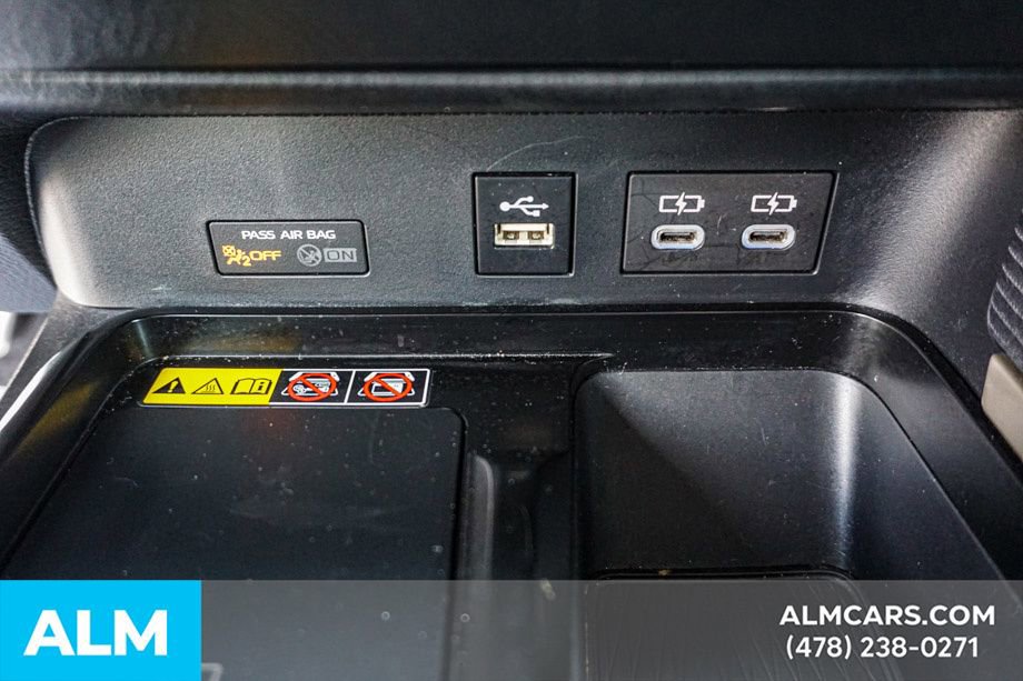 Used 2025 Toyota Camry SE image 40