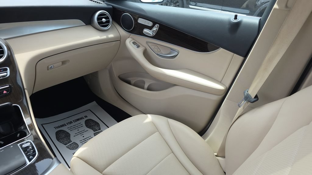 Used 2022 Mercedes-Benz GLC 300 image 28