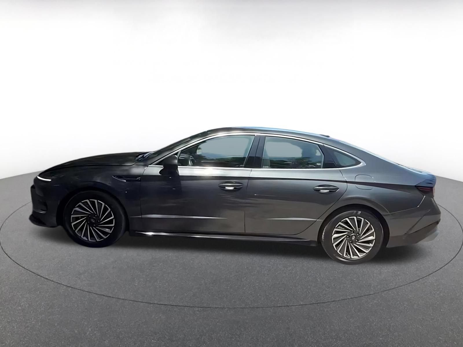 Used 2025 Hyundai Sonata SEL FWD image 9