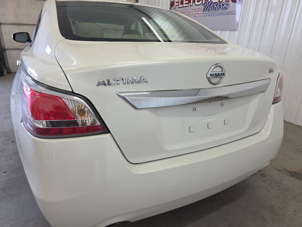 Used 2015 Nissan Altima 2.5 SL w/ Technology Package FWD image 12