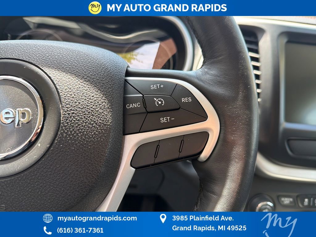 Used 2015 Jeep Cherokee Trailhawk w/ Comfort/Convenience Group AWD/4WD image 16