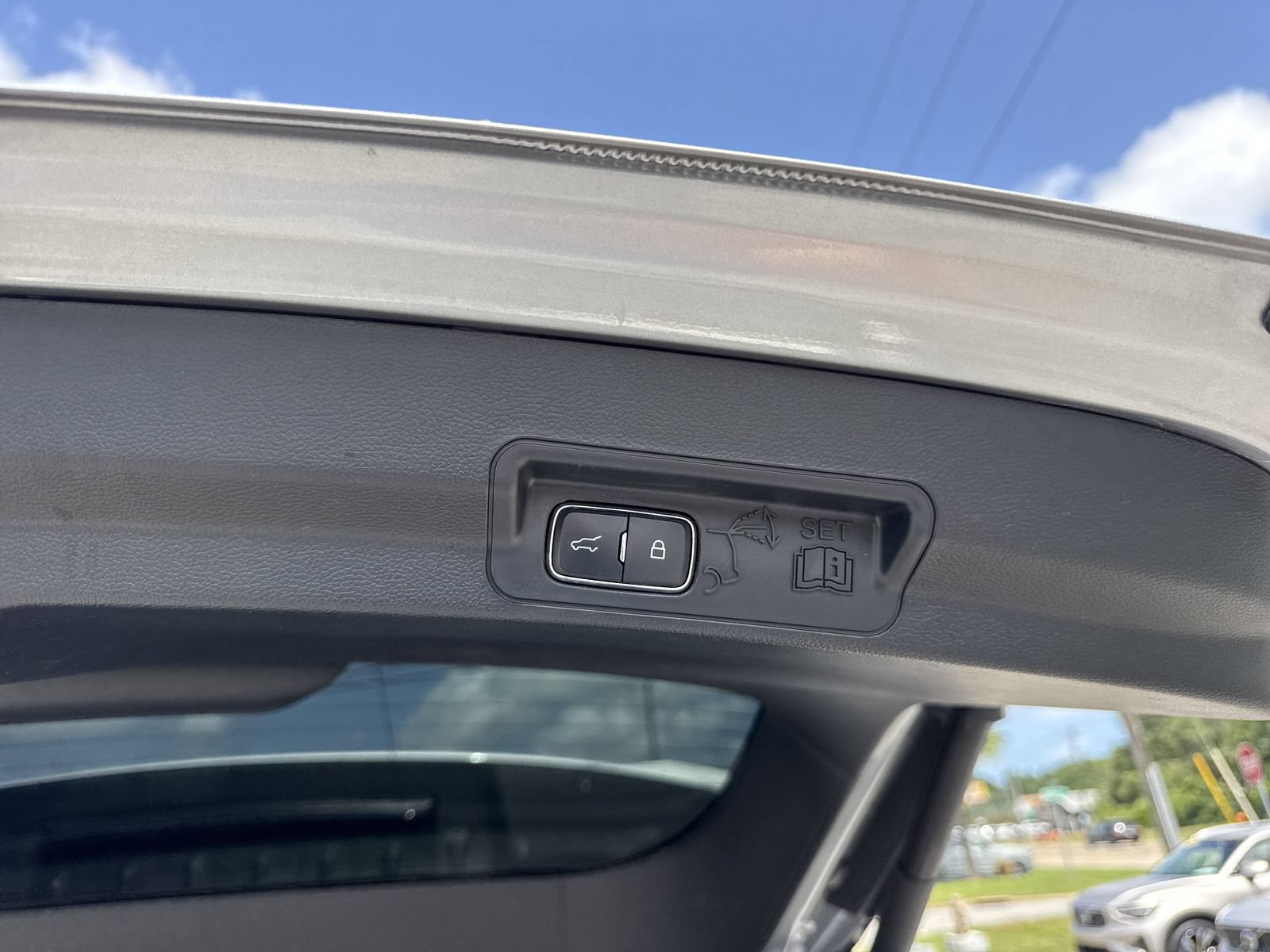 Used 2024 Ford Explorer XLT w/ Equipment Group 202A RWD image 33