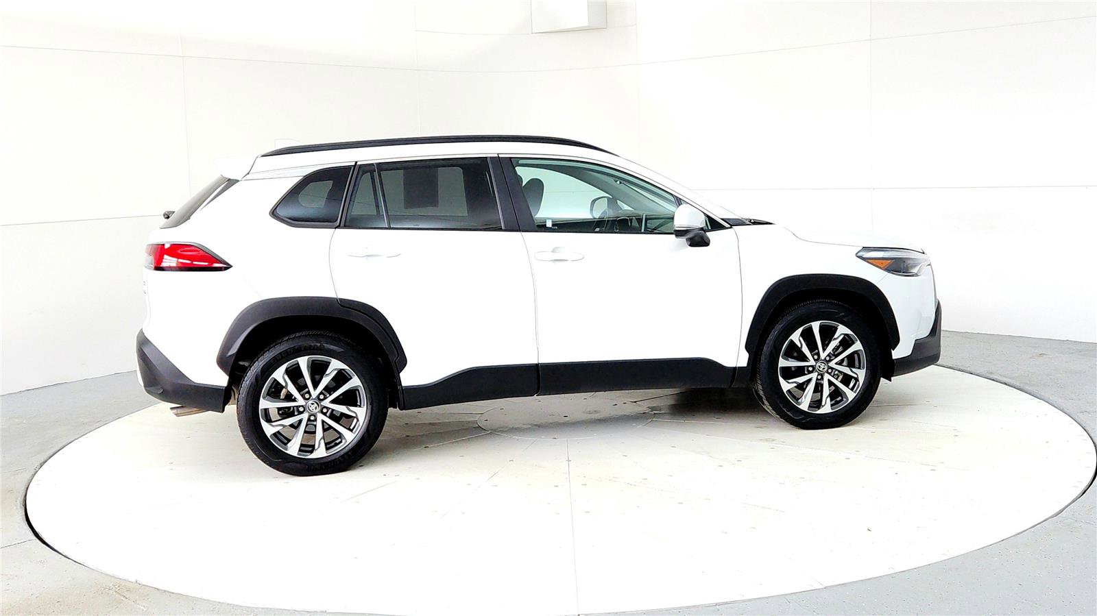 Certified 2023 Toyota Corolla Cross XLE w/ Convenience Package image 6