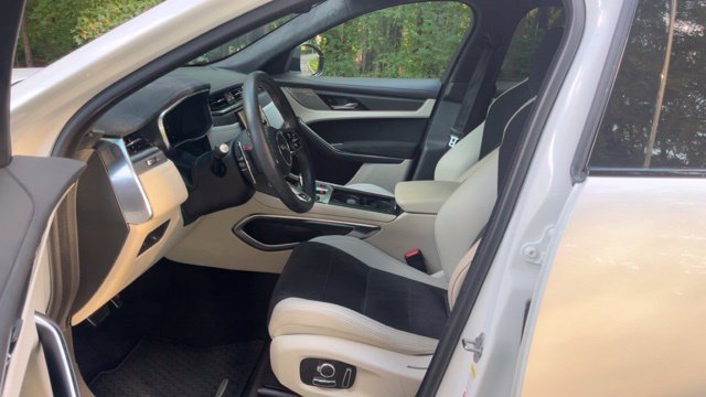 Certified 2023 Jaguar F-PACE SVR AWD/4WD image 5