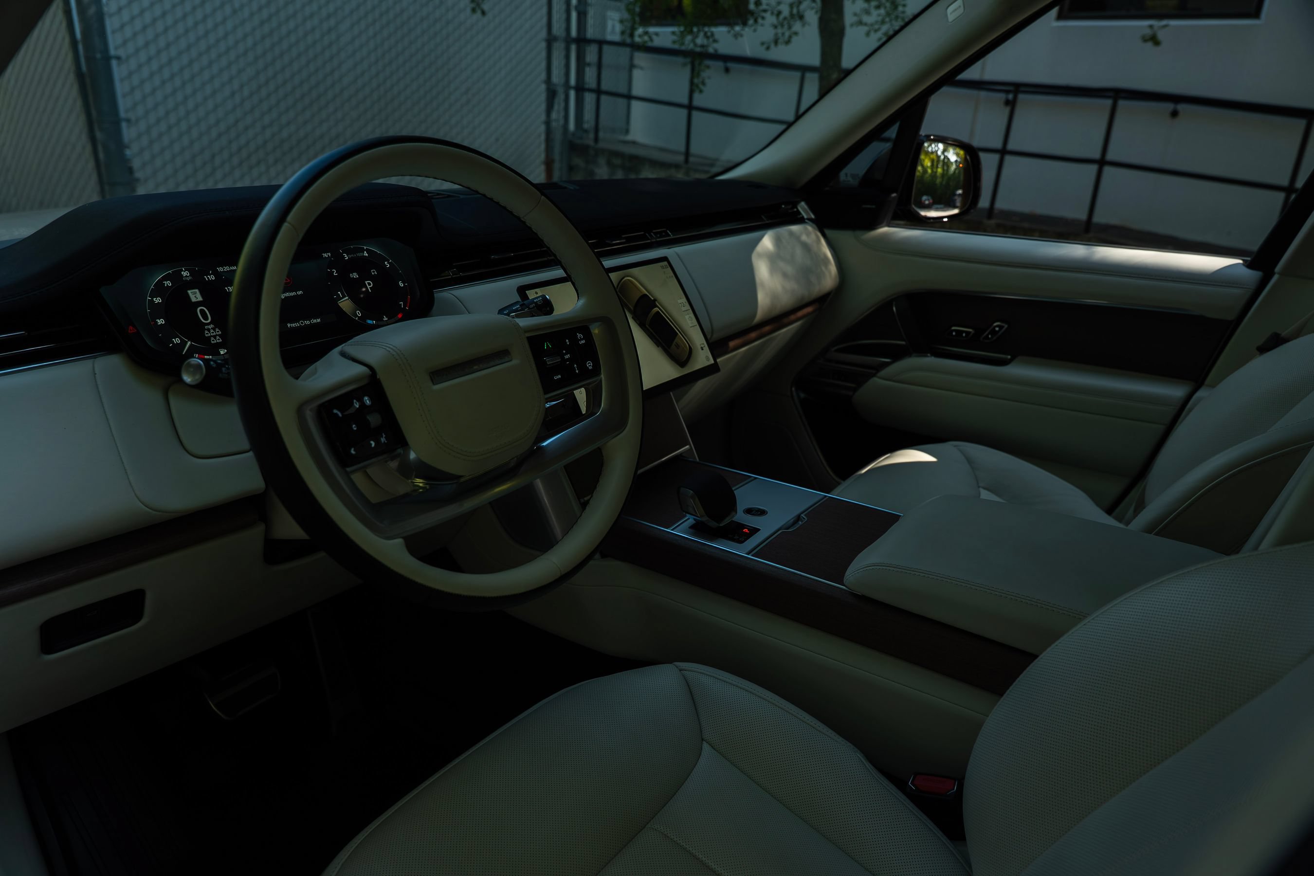 Used 2024 Land Rover Range Rover Long Wheelbase SE AWD/4WD image 8
