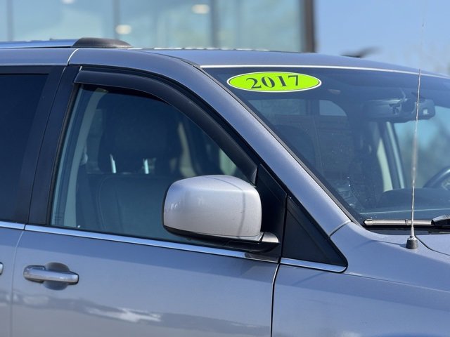 Used 2017 Dodge Grand Caravan SXT image 4