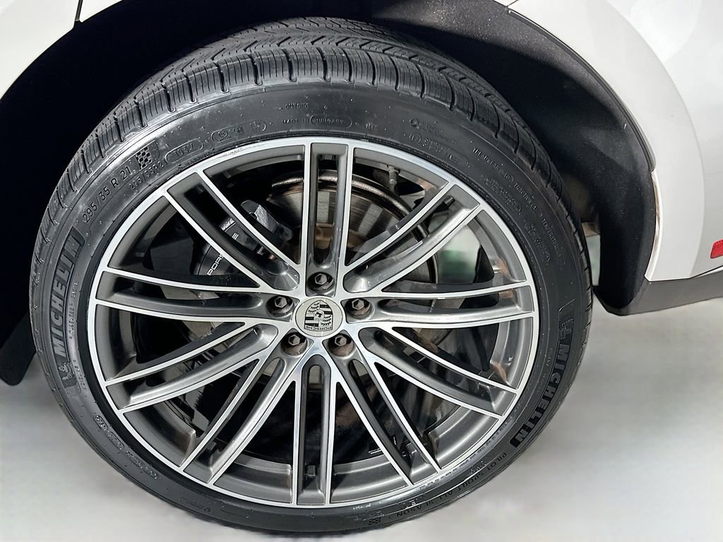 Certified 2023 Porsche Macan Turbo AWD/4WD image 34