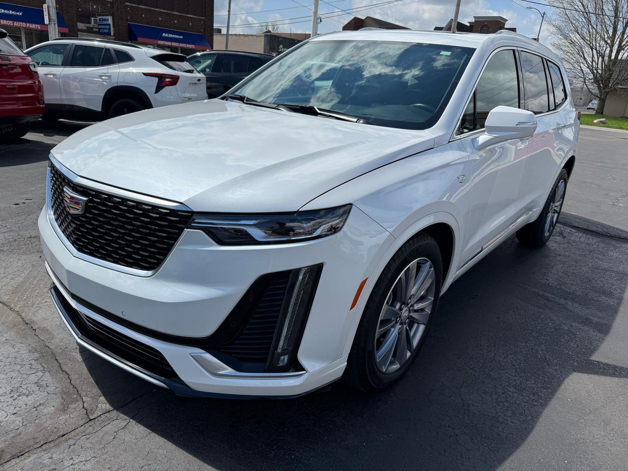 Used 2025 Cadillac XT6 Premium Luxury image 2