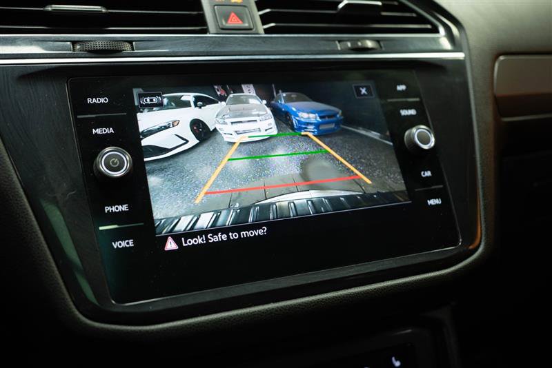 Used 2022 Volkswagen Tiguan SE w/ Panoramic Sunroof Package image 24