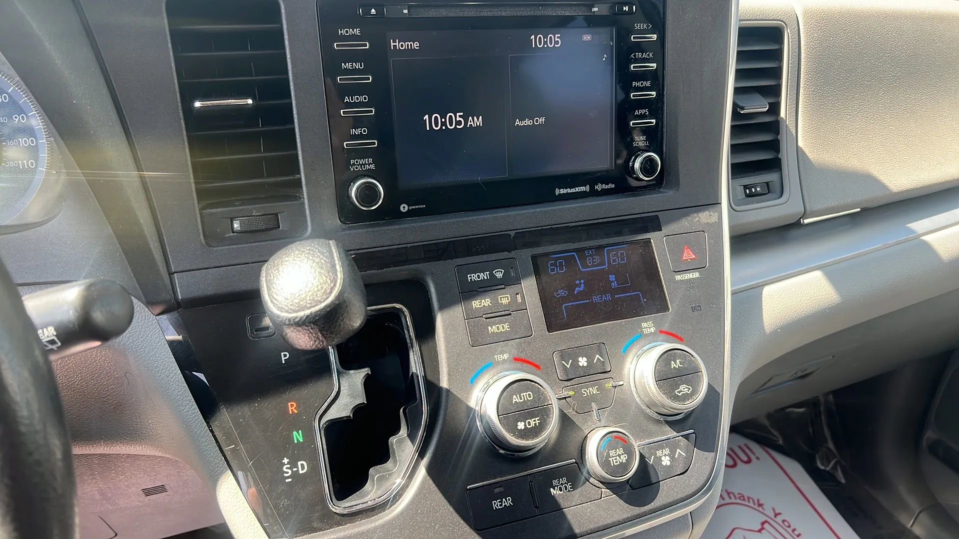 Used 2018 Toyota Sienna LE w/ Carpet Mat Package image 21