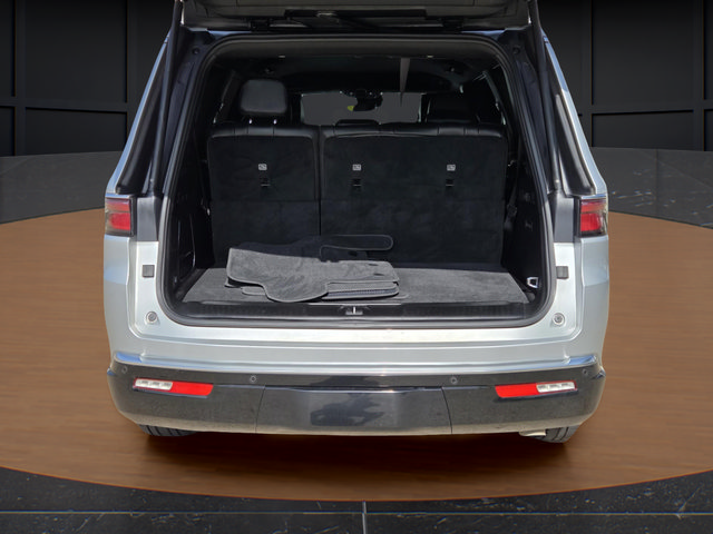 Used 2022 Jeep Wagoneer Series III RWD image 7