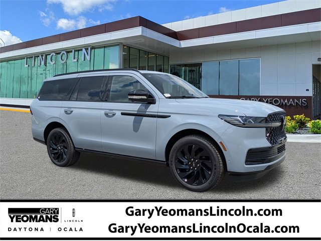 New 2025 Lincoln Navigator Reserve w/ Jet Appearance Package image 1