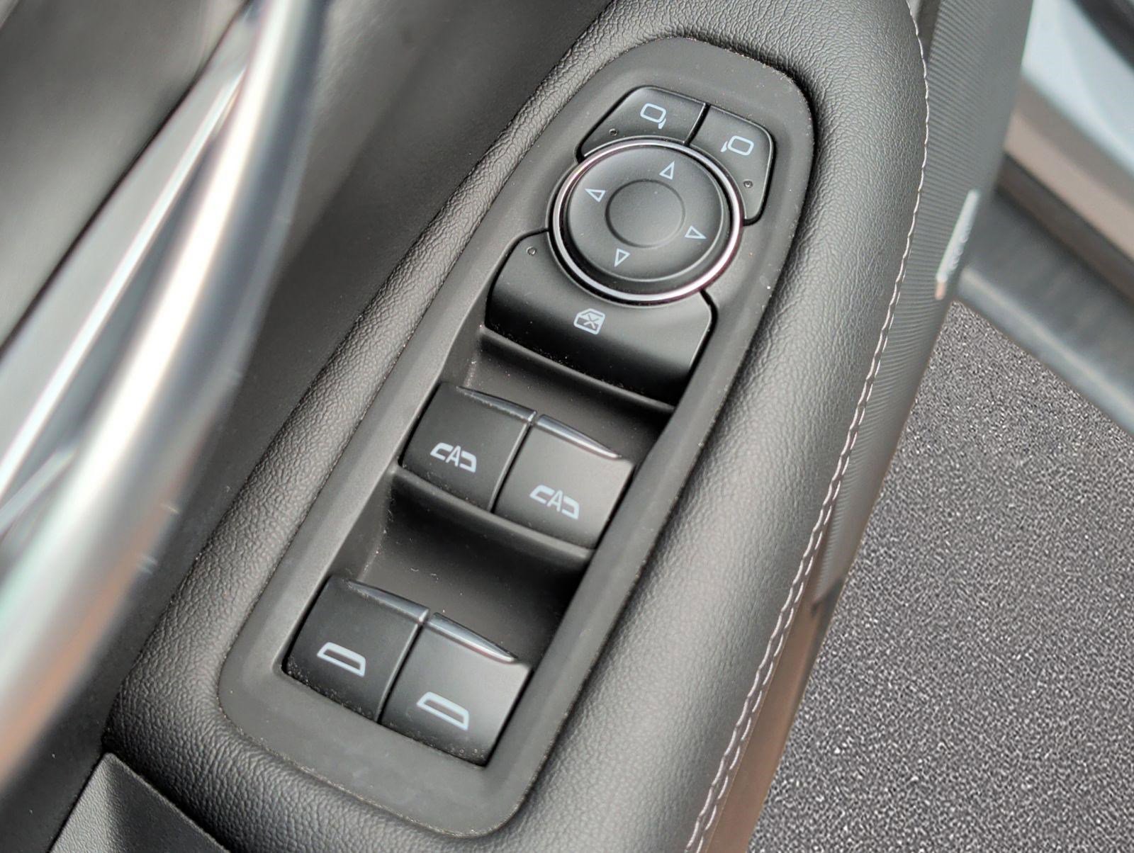 Used 2023 Cadillac XT5 Luxury w/ LPO, Floor Liner Package FWD image 9