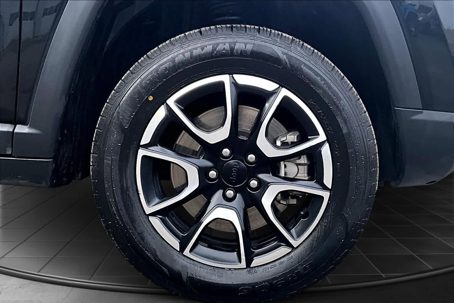 Used 2024 Jeep Compass Trailhawk AWD/4WD image 34