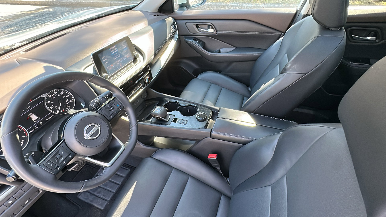 Certified 2022 Nissan Rogue SV w/ SV Premium Package image 21