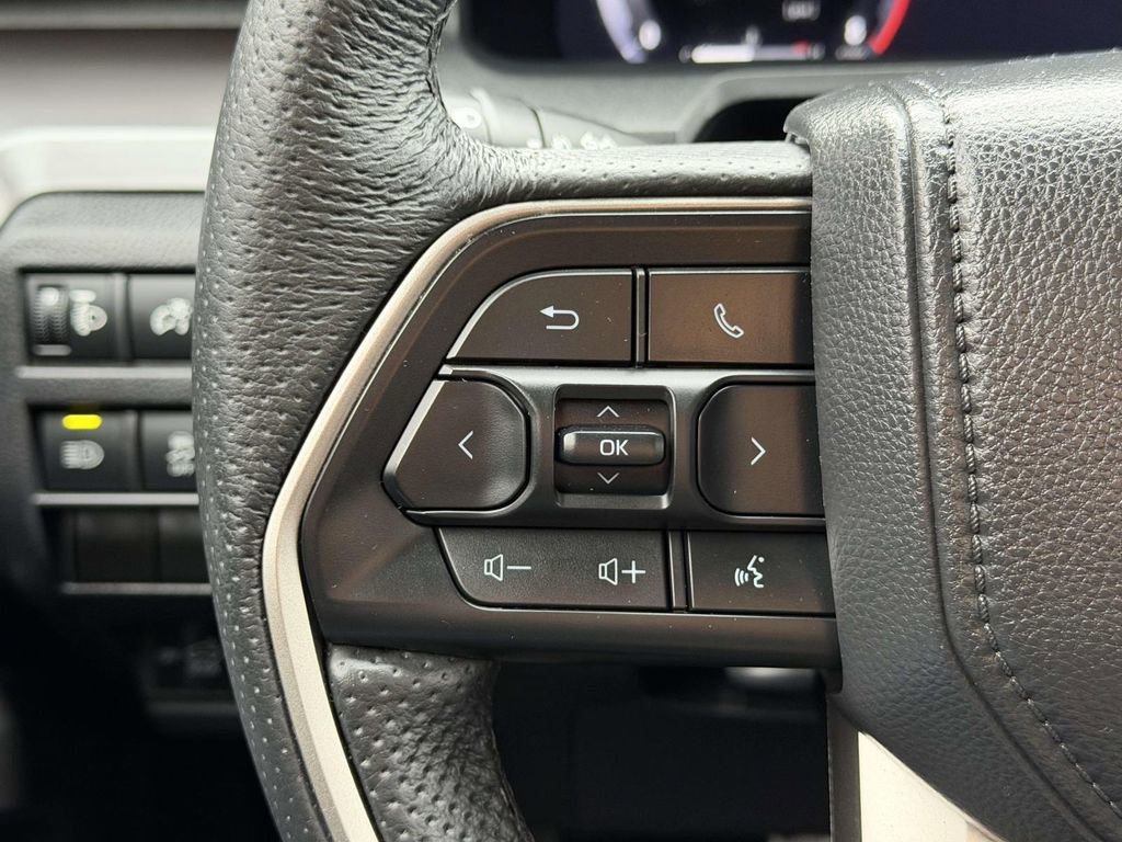 Used 2025 Toyota Tacoma TRD Sport image 9