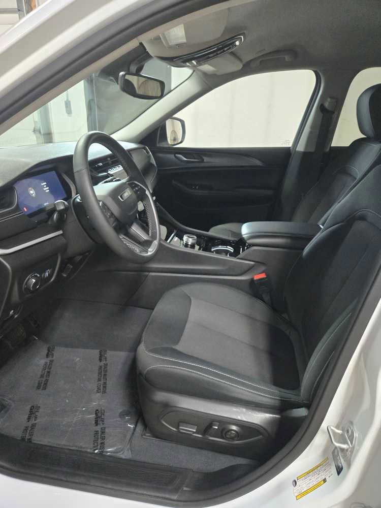 Certified 2023 Jeep Grand Cherokee L Laredo w/ Luxury Tech Group I image 11