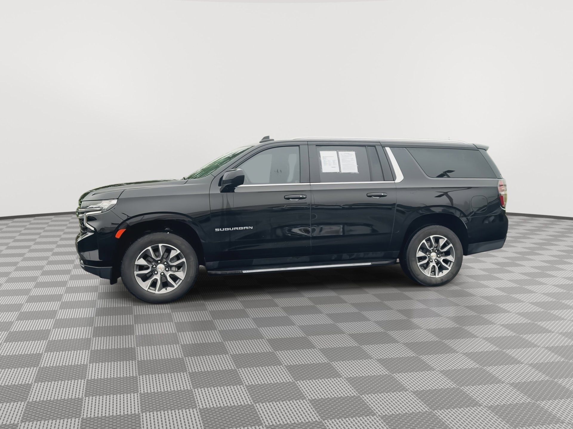 Certified 2024 Chevrolet Suburban LS RWD image 5