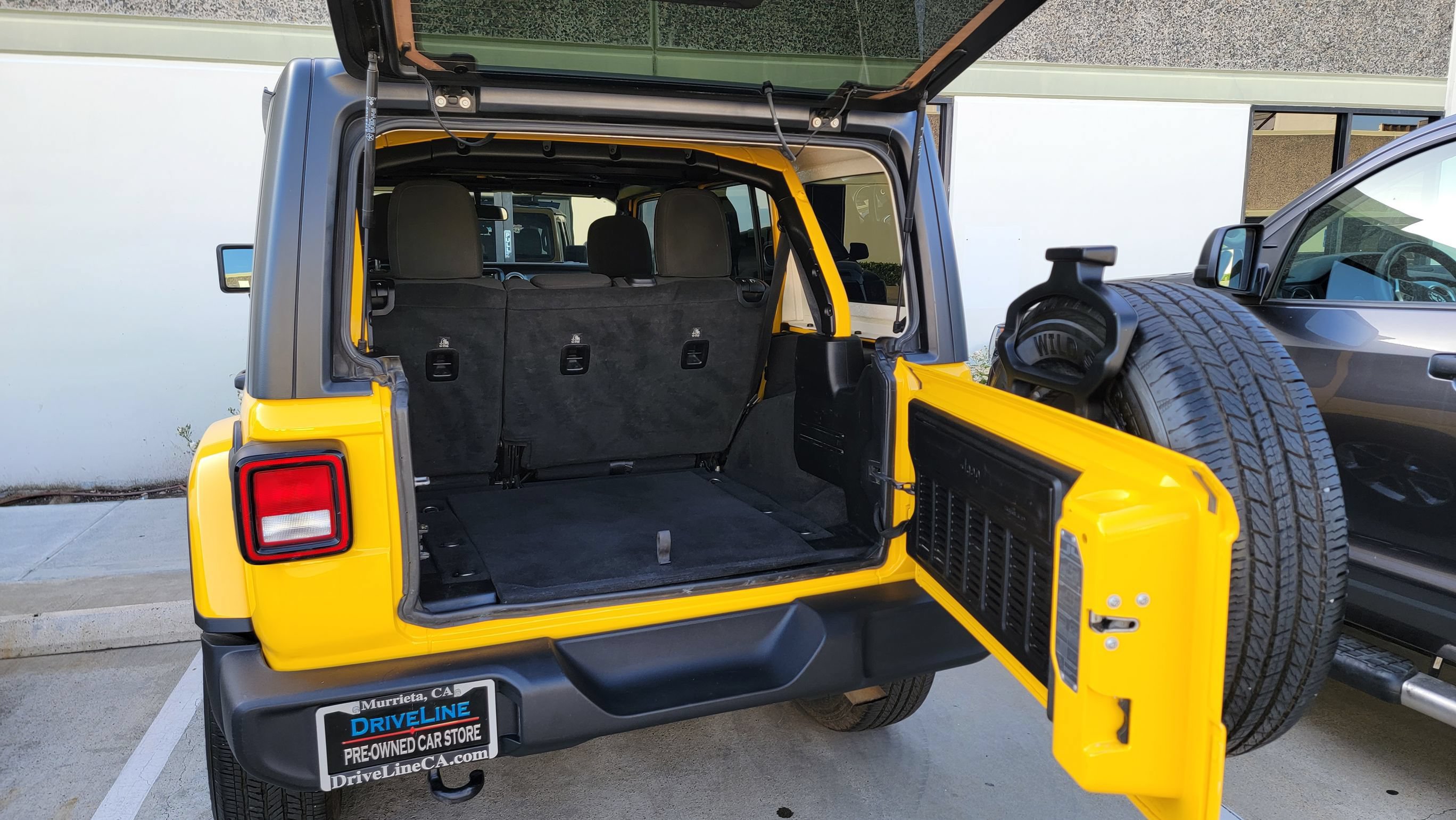 Used 2019 Jeep Wrangler Unlimited Sahara AWD/4WD image 34