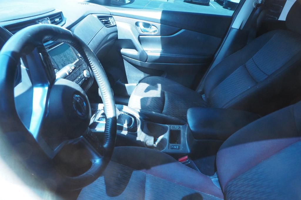 Used 2019 Nissan Rogue SV w/ Premium Package FWD image 5
