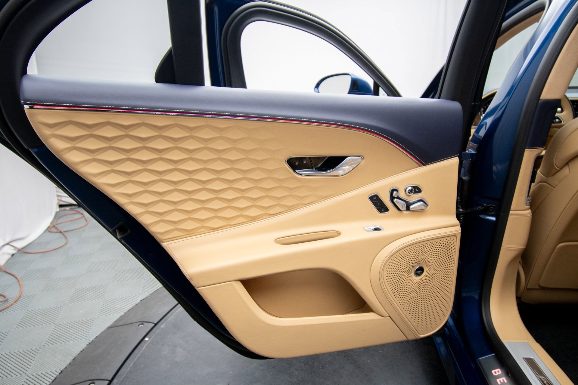 New 2026 Bentley Flying Spur Plug-In Hybrid AWD/4WD image 41