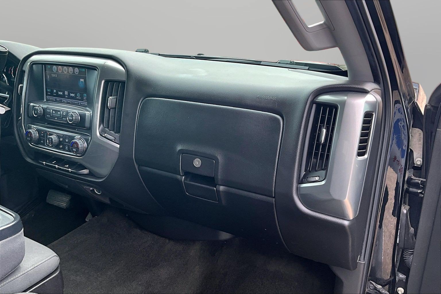 Used 2017 Chevrolet Silverado 1500 LT w/ LT Eassist Package AWD/4WD image 21