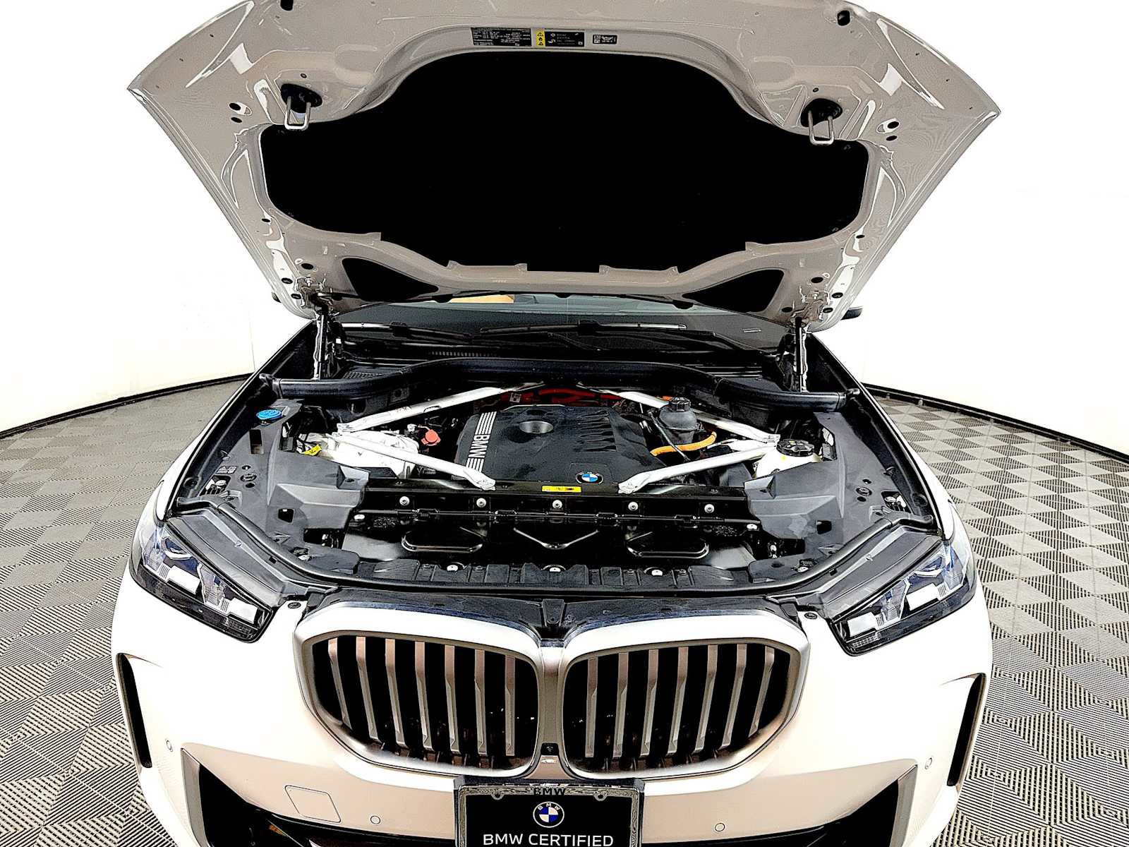 Certified 2024 BMW X5 xDrive50e w/ Premium Package image 32