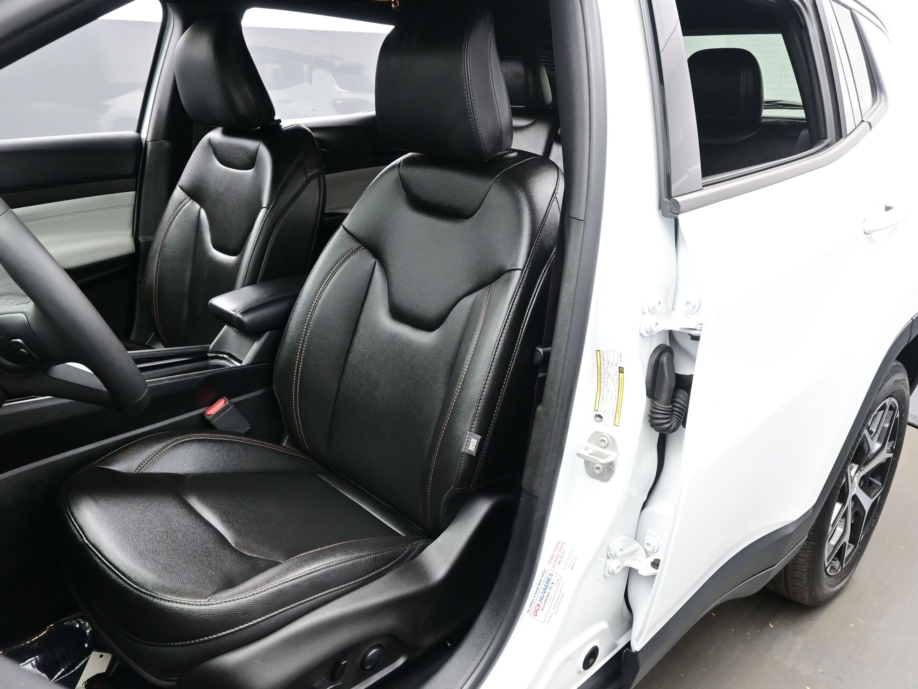 Used 2024 Jeep Compass Limited image 12