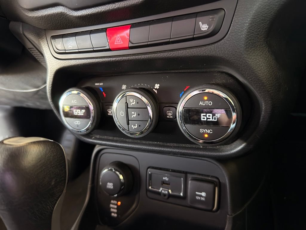 Used 2016 Jeep Renegade Limited AWD/4WD image 45