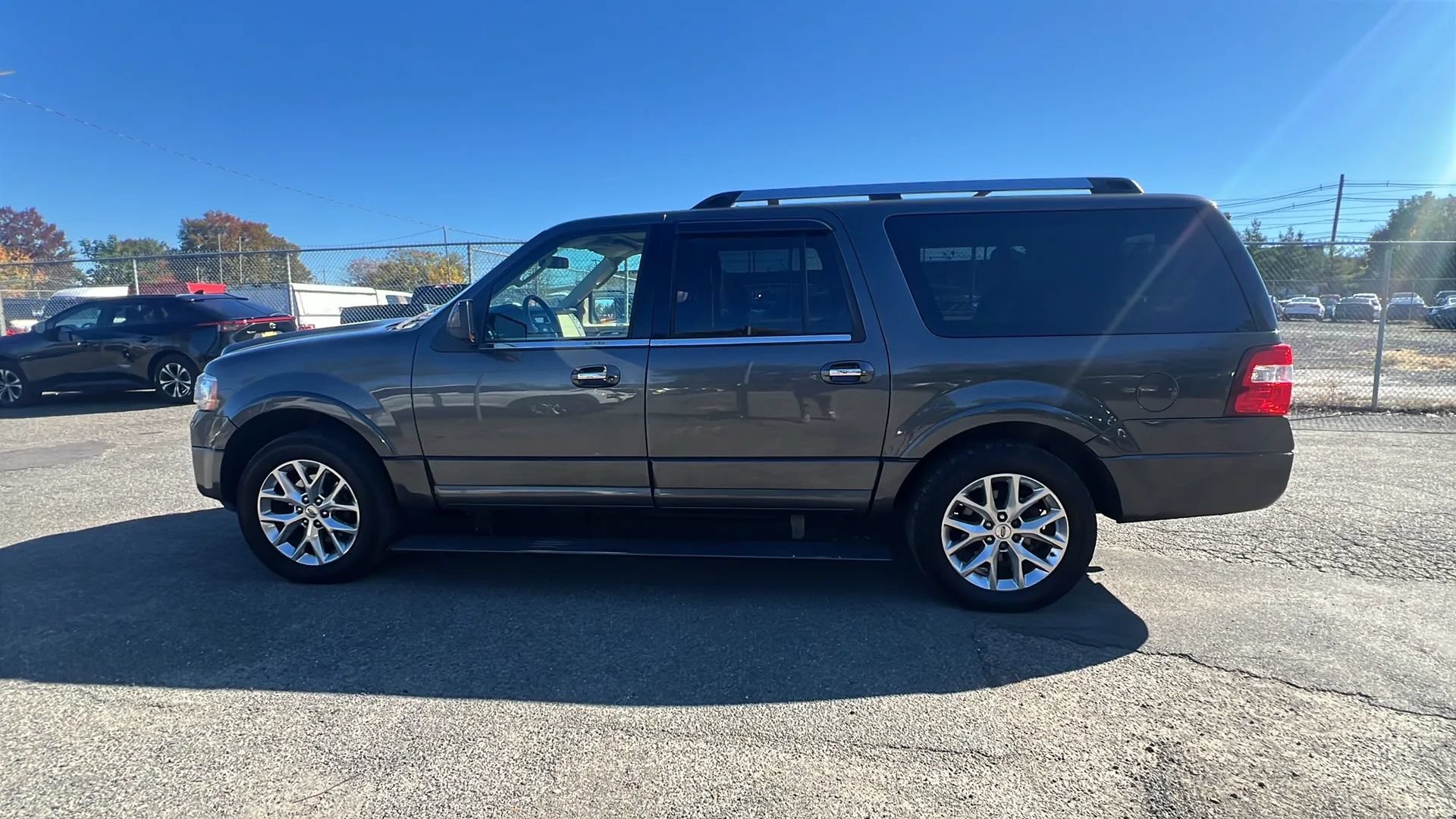 Used 2017 Ford Expedition EL Limited w/ Equipment Group 301A AWD/4WD image 8