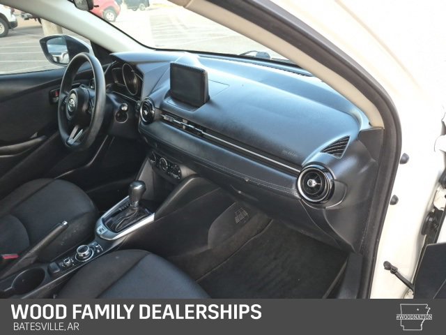 Used 2019 Toyota Yaris L image 29