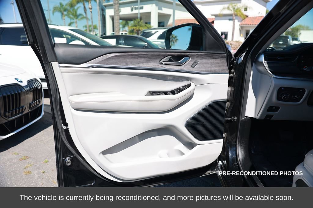 Used 2022 Jeep Grand Cherokee Overland image 17