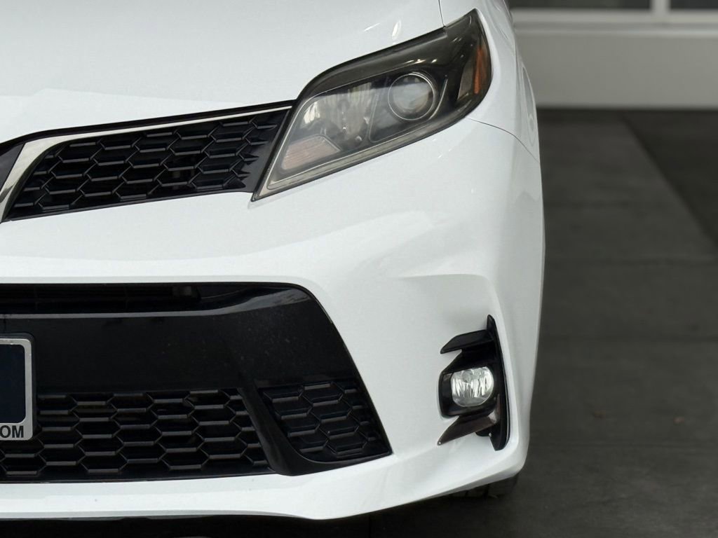 Certified 2019 Toyota Sienna SE image 6