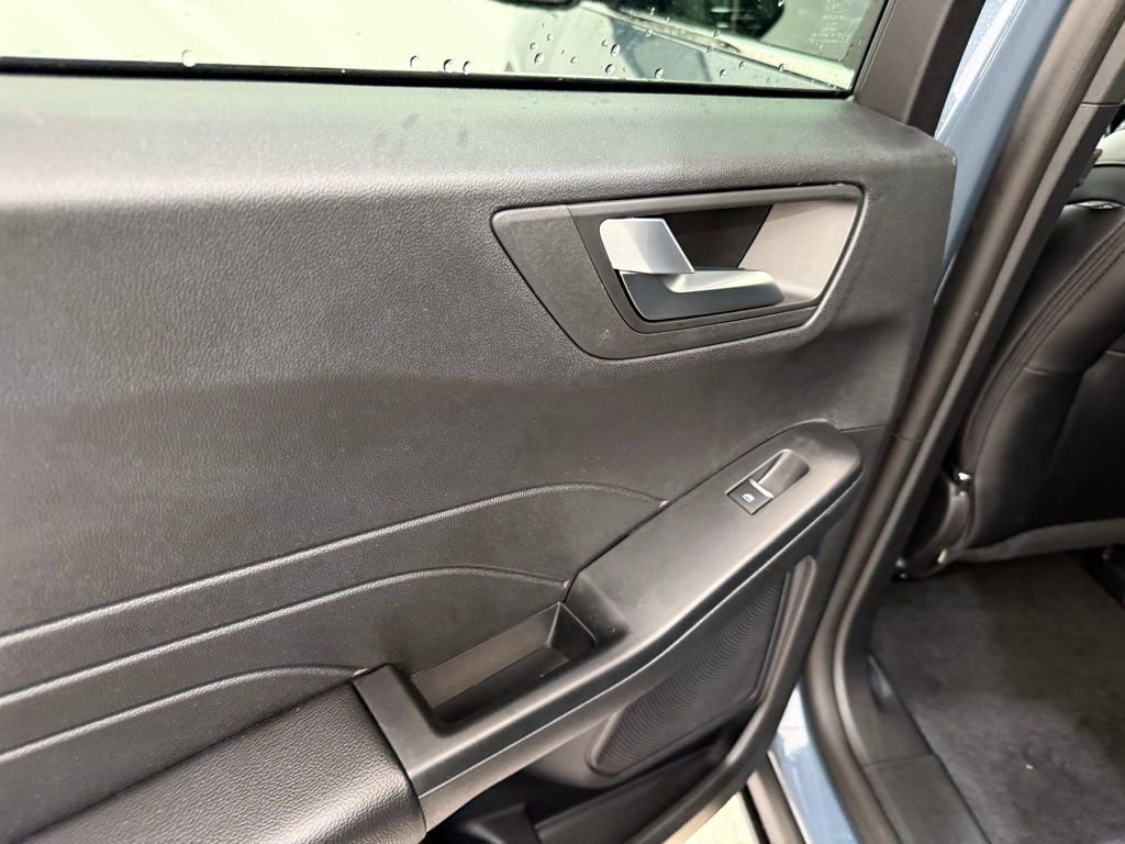 New 2025 Ford Escape SE image 17