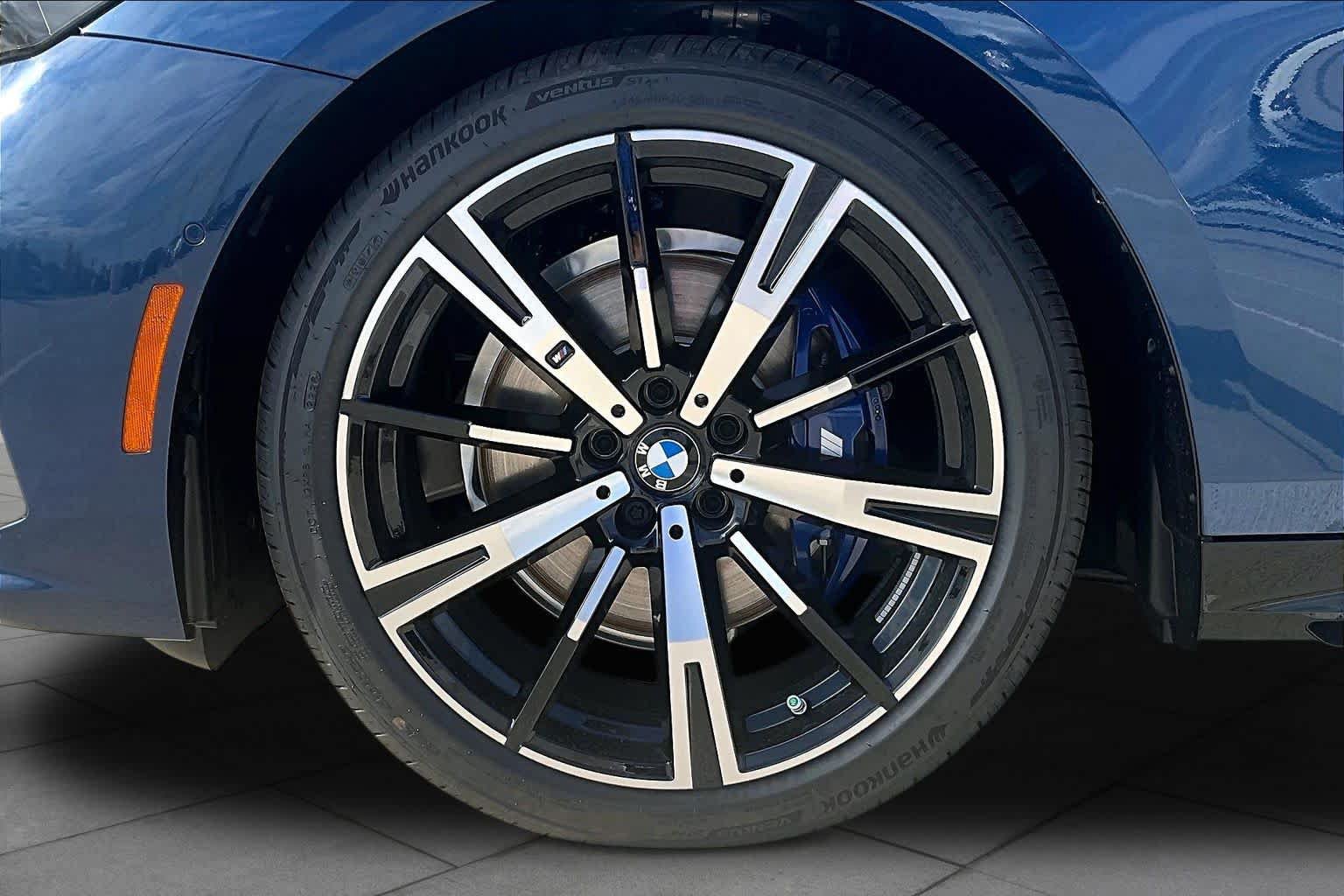 Used 2027 BMW 530i w/ M Sport Package RWD image 11