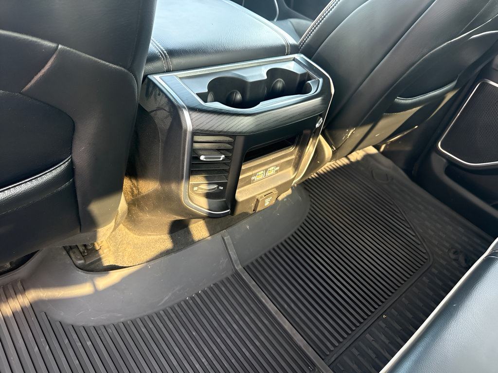 Used 2023 RAM 1500 Laramie AWD/4WD image 9