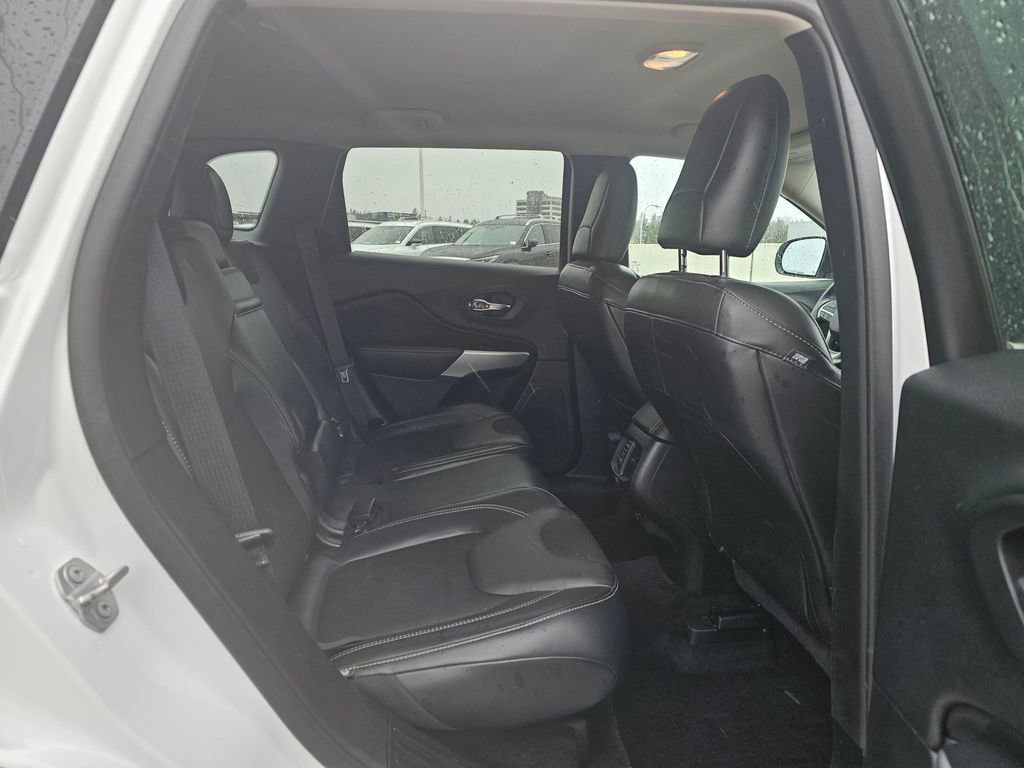 Used 2018 Jeep Cherokee Latitude Plus w/ Cold Weather Group image 14